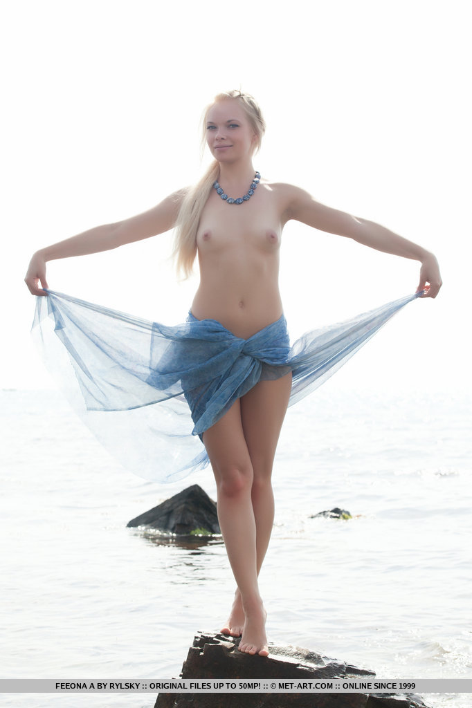 Blonde hot teen Feeona A posing on beach showing tiny titties & shaved pussy foto porno #422614175