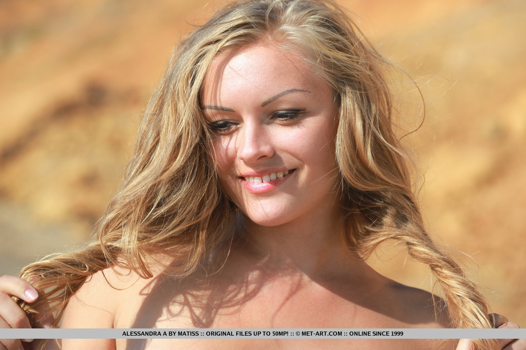 Teen glamour model Alessandra A stripping off bikini on beach in sunglasses 色情照片 #427078301 | Met Art Pics, Alessandra A, Beach, 手机色情