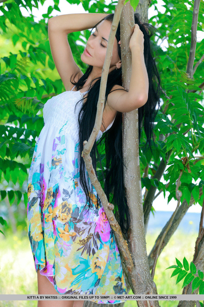 Dark haired Russian teen Kitti A strips totally naked under a tree foto porno #428448524