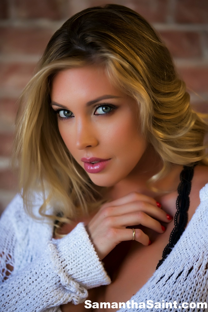 Famous pornstar Samantha Saint shows off her pretty face while modeling solo porno foto #429091865