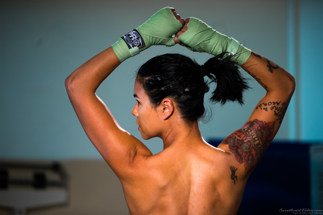 Tandem female Dana Vespoli displays her as she braces during a weigh-in.