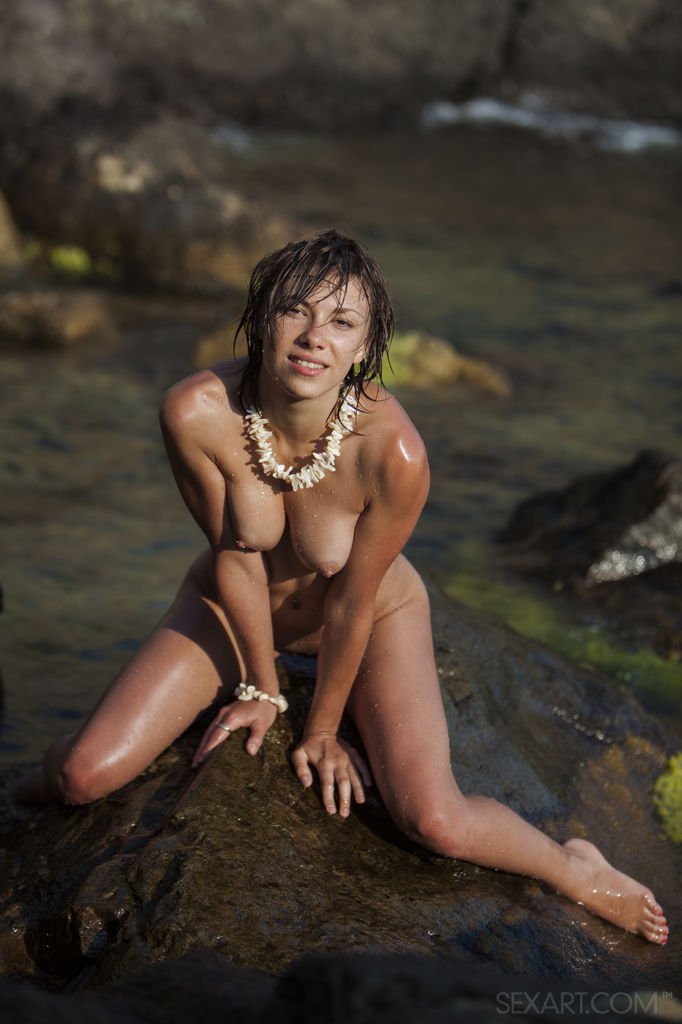 Naked teen Eddison finger fucks while on a rock in the water foto porno #426791218
