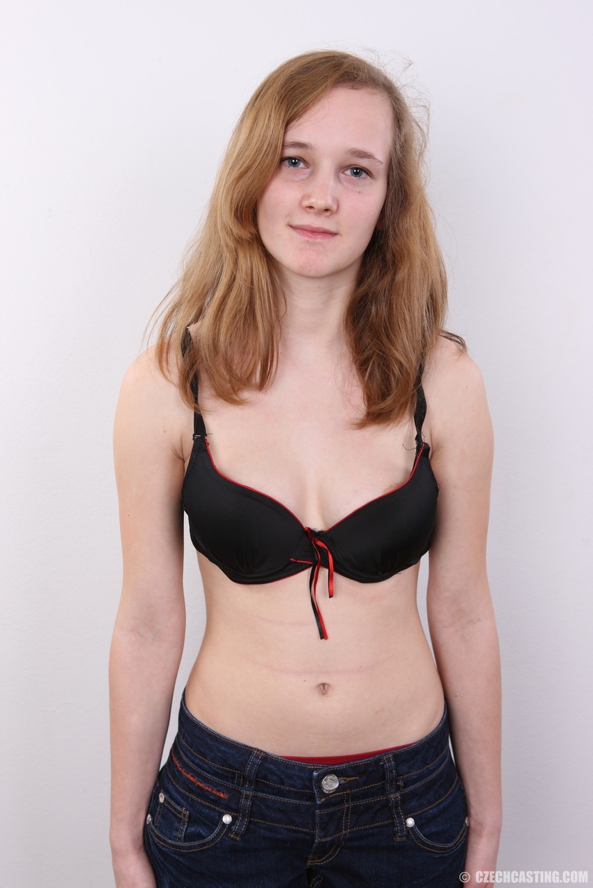 Young redhead amateur with small saggy boobs shows her big nipples close up foto pornográfica #428568367 | Czech Casting Pics, Andrea, Saggy Tits, pornografia móvel