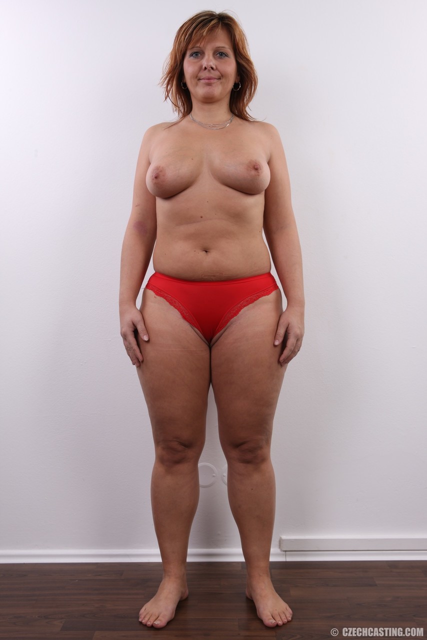 Overweight female spices up her non-existent sex life by becoming a nude model foto porno #425013164