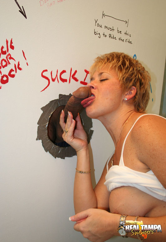 Mature redhead Tracy Lick sports short hair while sucking a BBC at a gloryhole 色情照片 #425837587 | Real Tampa Swingers Pics, Tracy Lick, Interracial, 手机色情