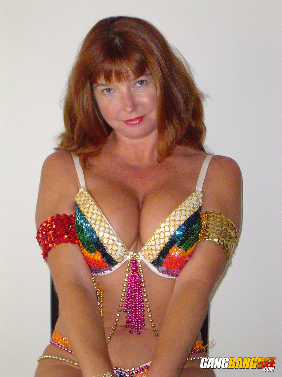 Hot mature Dee Delmar doffs her skimpy carnival costume to toy her twat foto porno #426895674