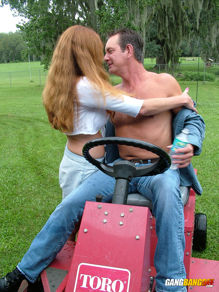 Older amateur Dee Delmar hops on her guys dick while he mows the lawn порно фото #424015589