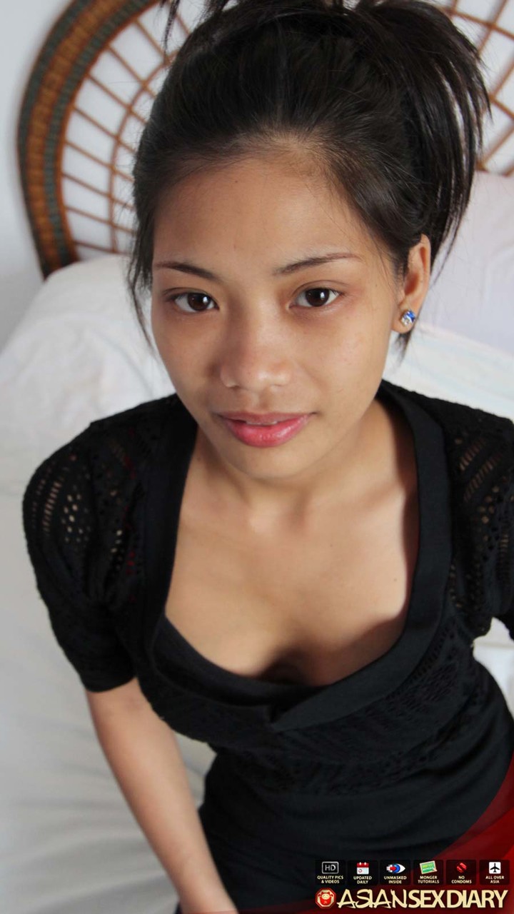Thin Filipino girl shows off her her bald pussy before jerking a sex tourist porno fotoğrafı #424927522