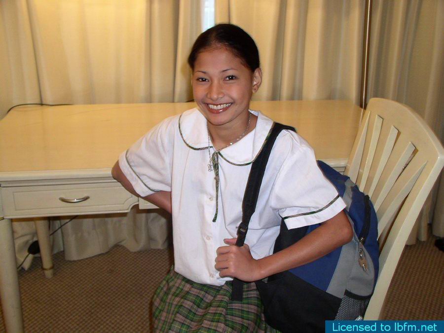 Asian Schoolgirl Shows The Pink Of Her Creamy Pussy In White Stockings