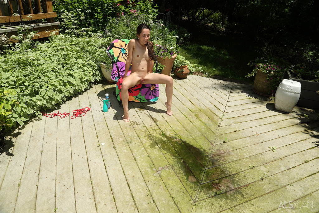 Thin teen girl Freya Von Doom takes a piss on the patio after fisting her twat foto porno #426819351