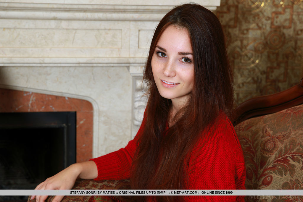 Barely legal teen Stefany Sonri gets totally naked in front of a fireplace 色情照片 #424276562 | Met Art Pics, Stefany Sonri, Teen, 手机色情