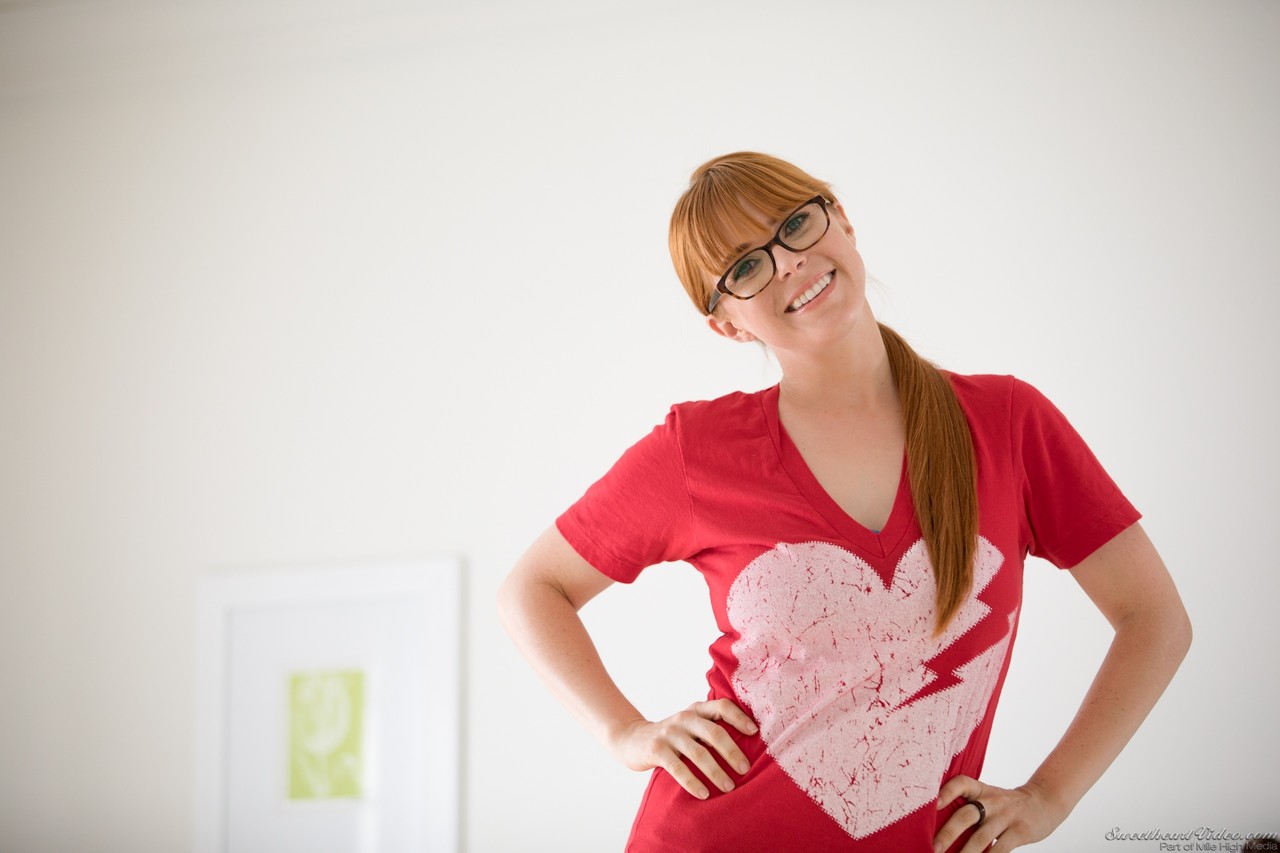 Redhead chick exposes her big natural tits wearing nerdy looking glasses foto porno #428326201 | Sweetheart Video Pics, Penny Pax, Glasses, porno móvil
