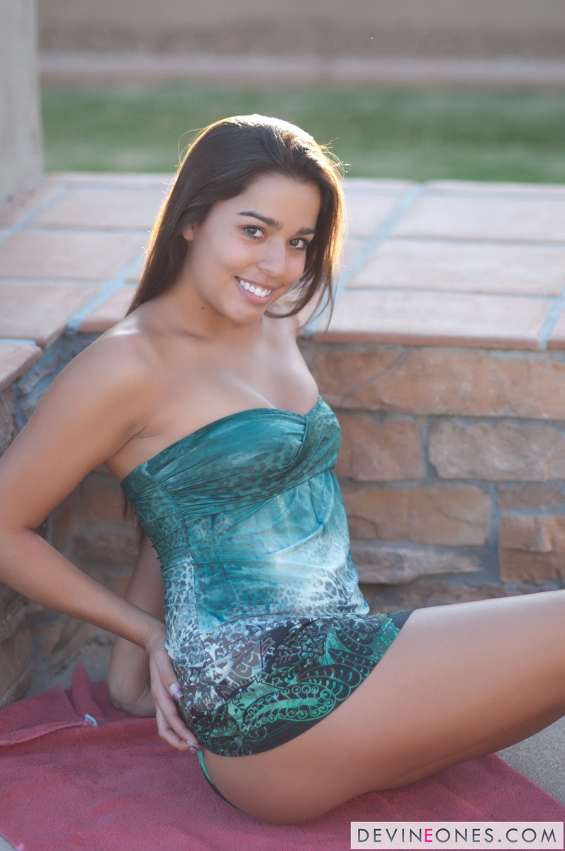 Young Latina Alexandria shows off her sexy firm tits & tiny ass in public porno foto #428540395 | Devine Ones Pics, Alexandria, Latina, mobiele porno