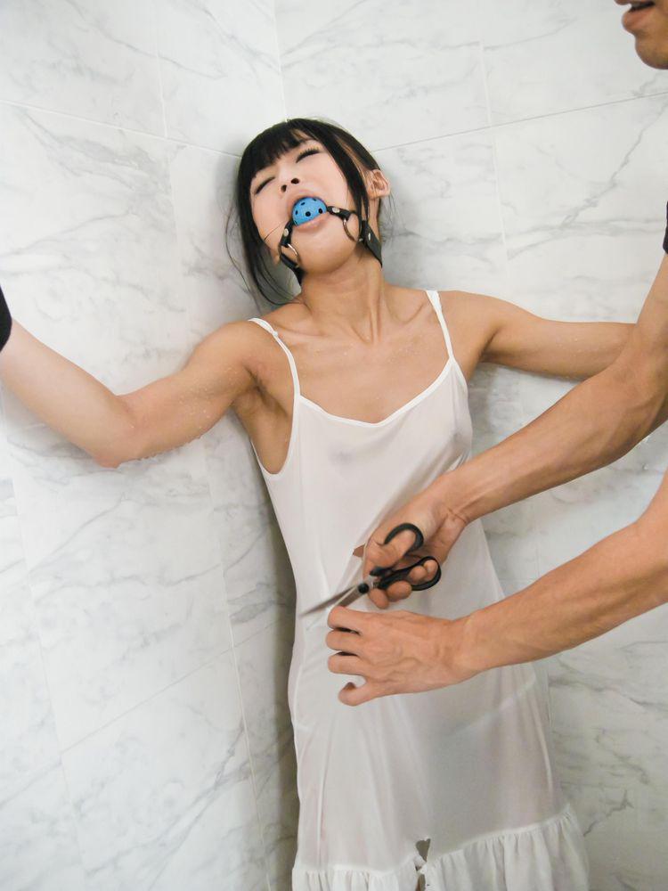 Japanese girl Chika Ishihara has her cunt stimulated while ball gagged & bound foto pornográfica #423399764