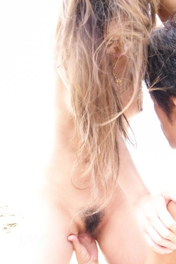 Japanese MILF Yui Nanase has sex with her man friend on a sandy beach foto porno #423704034