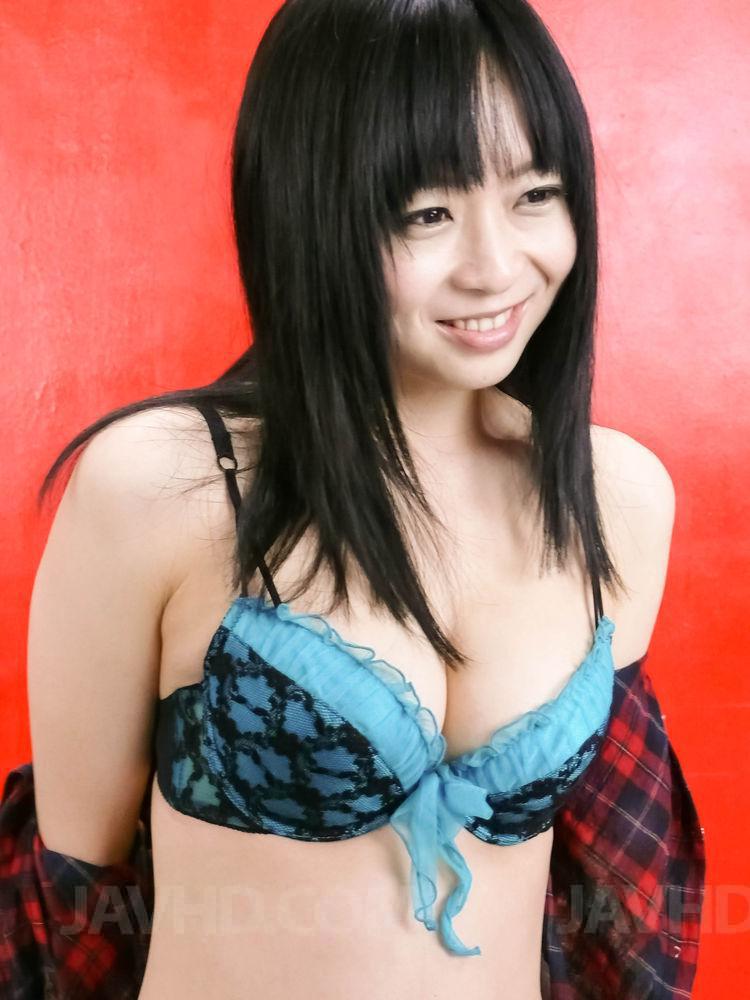 Nozomi Hazuki Asian undresses and brings some pleasure on pussy porno fotky #425095132