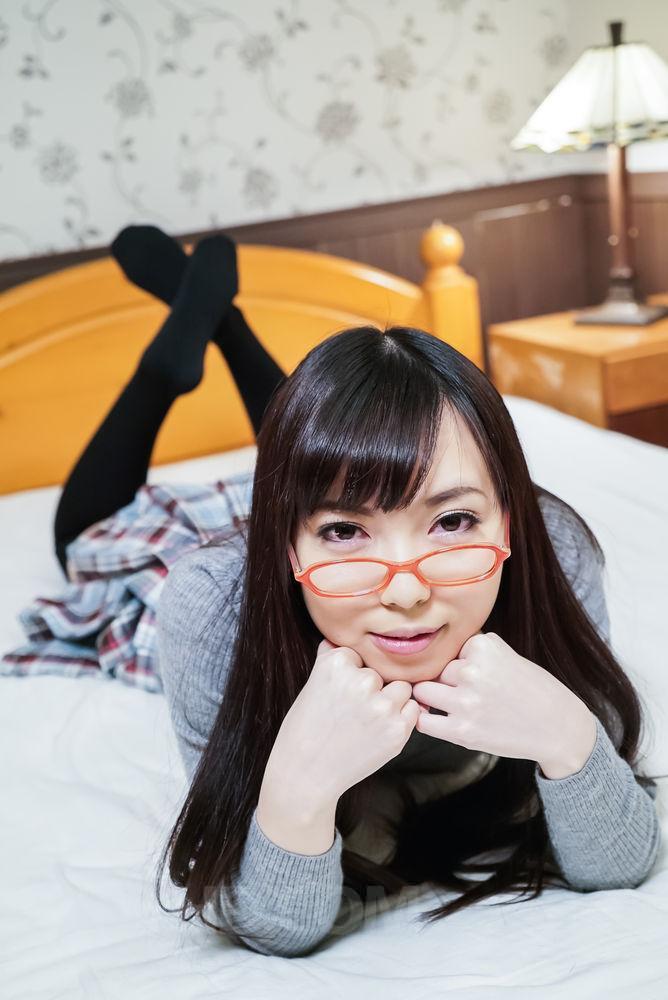 Chiemi Yada Asian with specs licks cock till gets cum in mouth zdjęcie porno #424353334