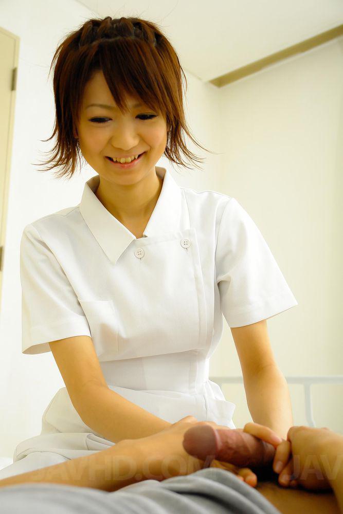 Japanese nurse Miriya Hazuki licks and tugs on a patient's penis Porno-Foto #428468646