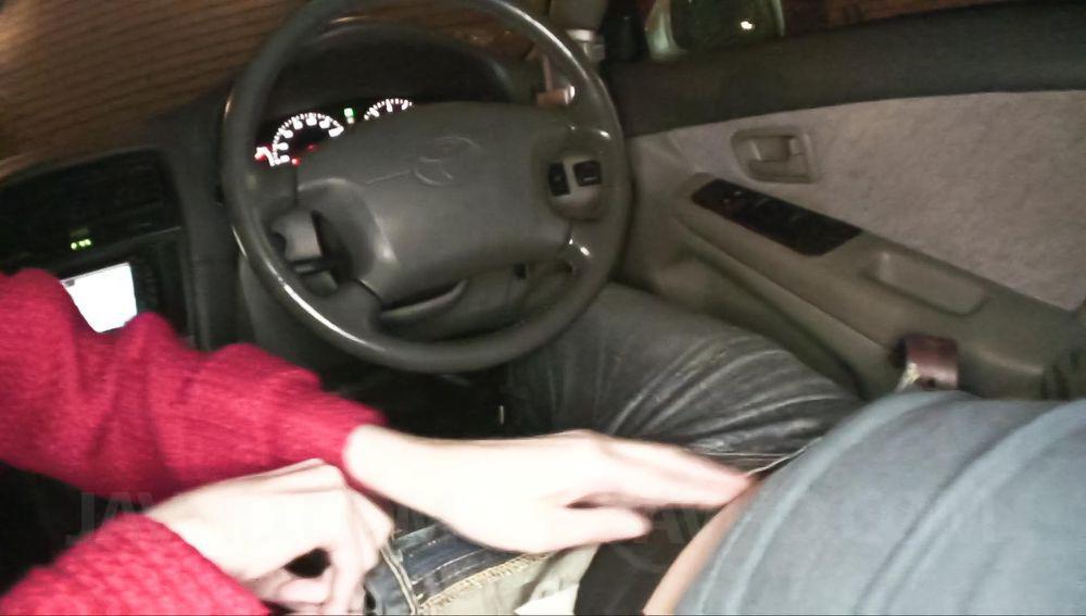 Rinka Kanzaki Asian with erect nipples gives blowjob to driver 色情照片 #425083479