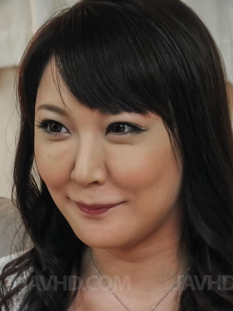 Japanese MILF Hinata Komine has her vagina and asshole stimulated at once photo porno #428532252