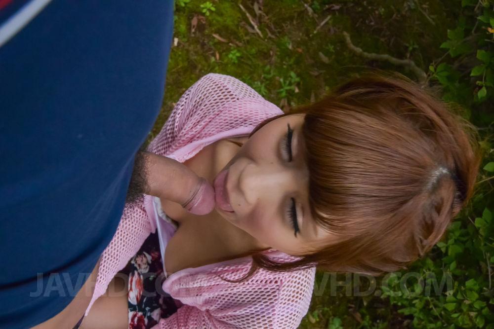 Anna Anjo Asian in cute outfit is happy to suck boner in nature 色情照片 #424037480