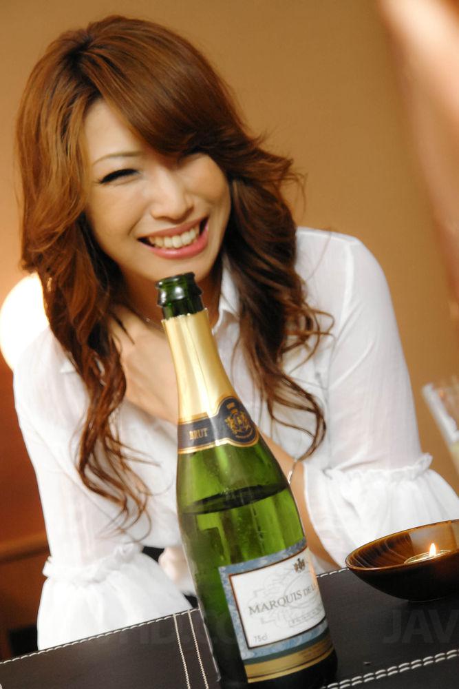 Aya Sakuraba enjoys some champagne and cum on her juicy pussy foto porno #425938704