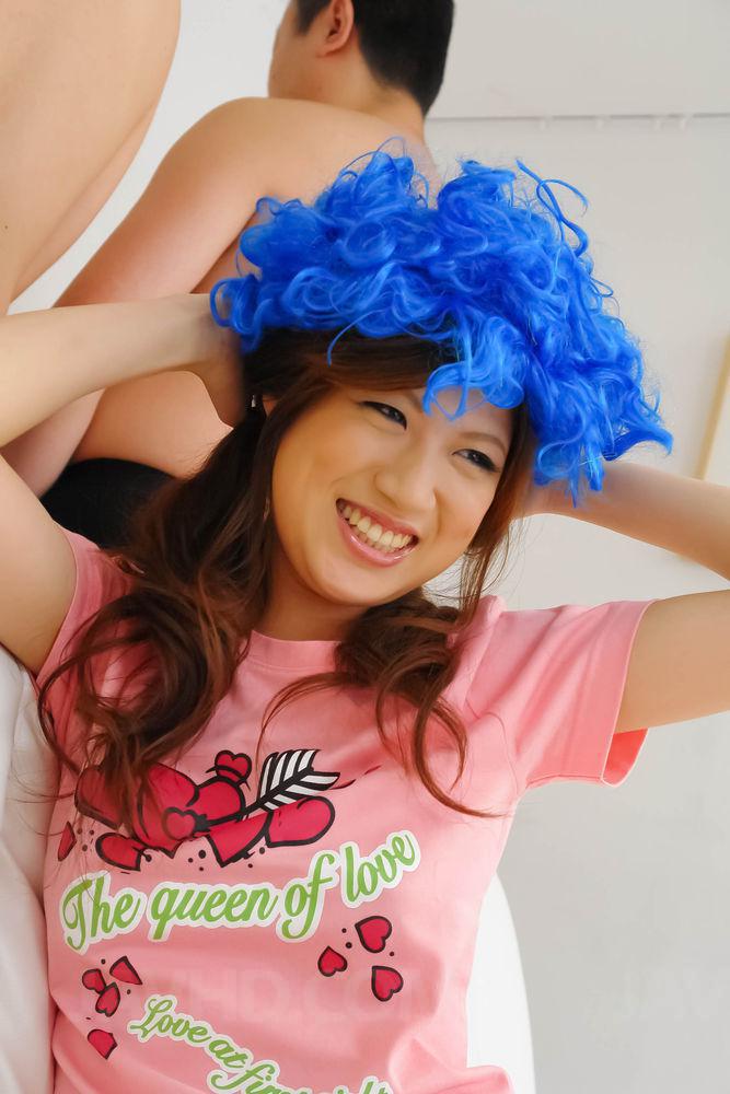 Shirosaki Karin Asian with funny wigs rubs dick of shaved labia foto porno #422681868