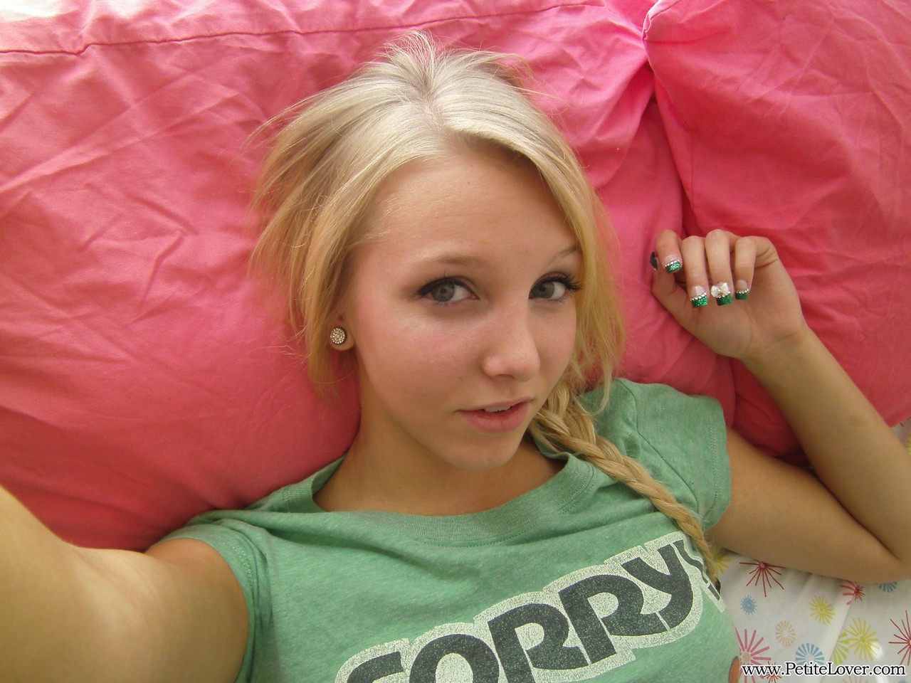 Cute blonde teen snaps self shots of her bare boobs in cutoff jean shorts foto porno #428474912