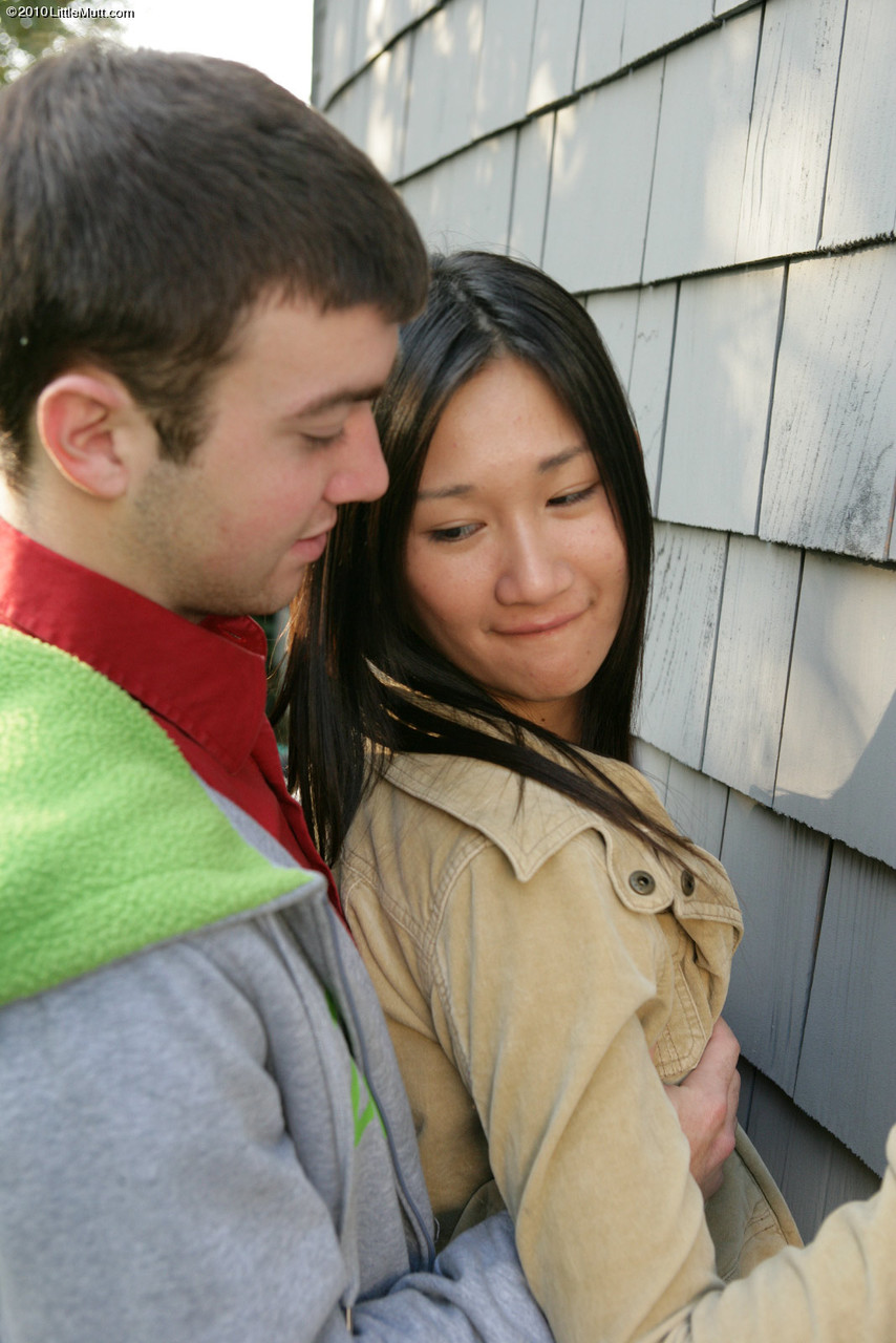 Asian teen Tai Lee Liam and her boyfriend have sex up against siding foto pornográfica #422603442