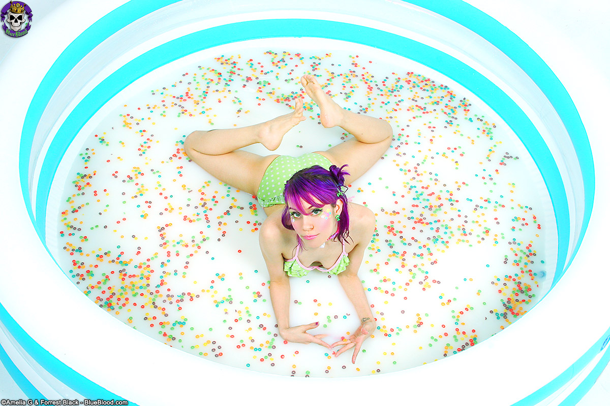 Solo girl Dorothy Perkins doffs a bikini to pose nude in a pool of Fruit Loops 色情照片 #424820071 | Barely Evil Pics, Dorothy Perkins, Fetish, 手机色情