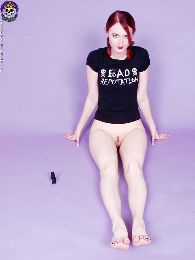 Pale redhead Kendra James paints her toenails black during solo action foto porno #429146518