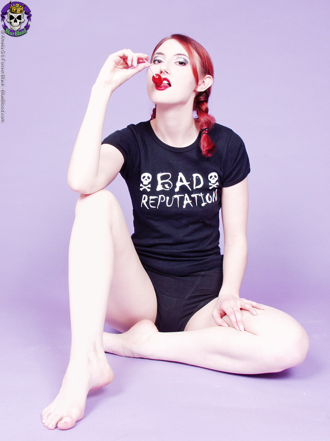 Pale redhead Kendra James paints her toenails black during solo action porno fotoğrafı #429146551