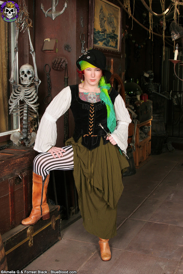 Tattooed redhead Zelda ditches pirate attire to pose nude in boots and a hat foto porno #423224208