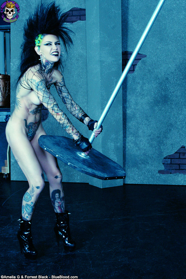 Heavily tattooed goth Malice performs a nude pole dance in high-heeled boots porno foto #424909614