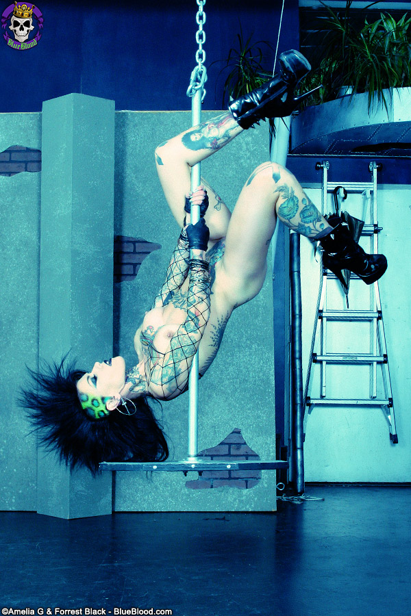 Heavily tattooed goth Malice performs a nude pole dance in high-heeled boots zdjęcie porno #424909617