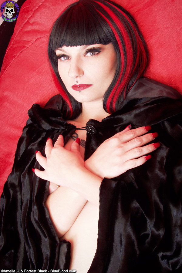 Goth model Nina Sinn dildos her heavily pierced pussy in a coffin porno foto #427244734