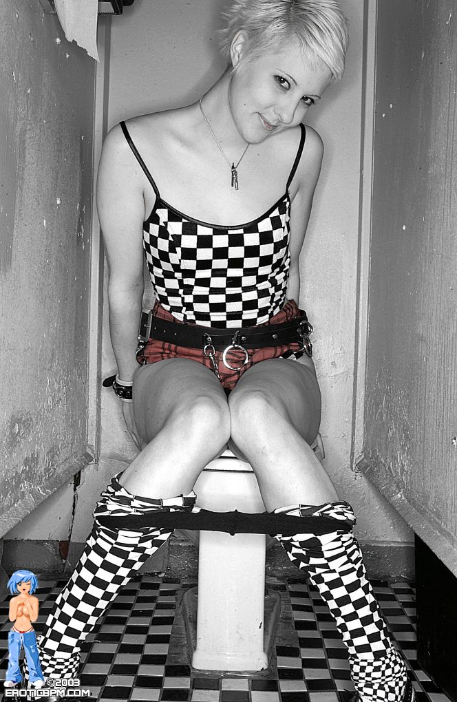 Blonde schoolgirl strips down in public toilet Porno-Foto #426468495