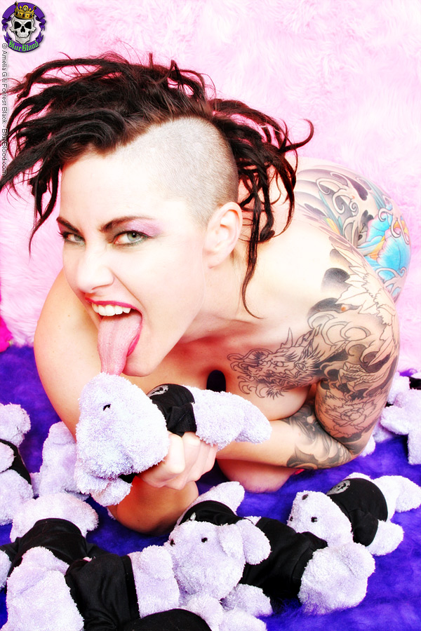 Tattooed goth chick gets nude with stuffed animals порно фото #424720613