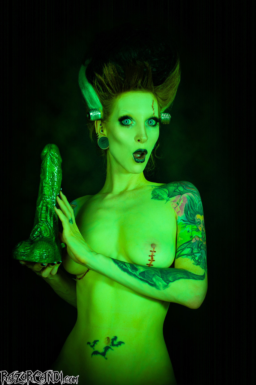 Solo Model Razor Candi Gets Freaky With A Huge Dildo As Bride Of Frankenstein