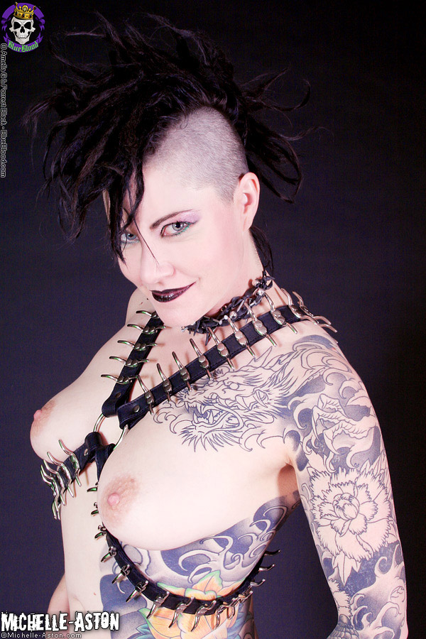 Tattooed alt model Michelle Aston touches her pussy in a leather harness porno foto #425804957