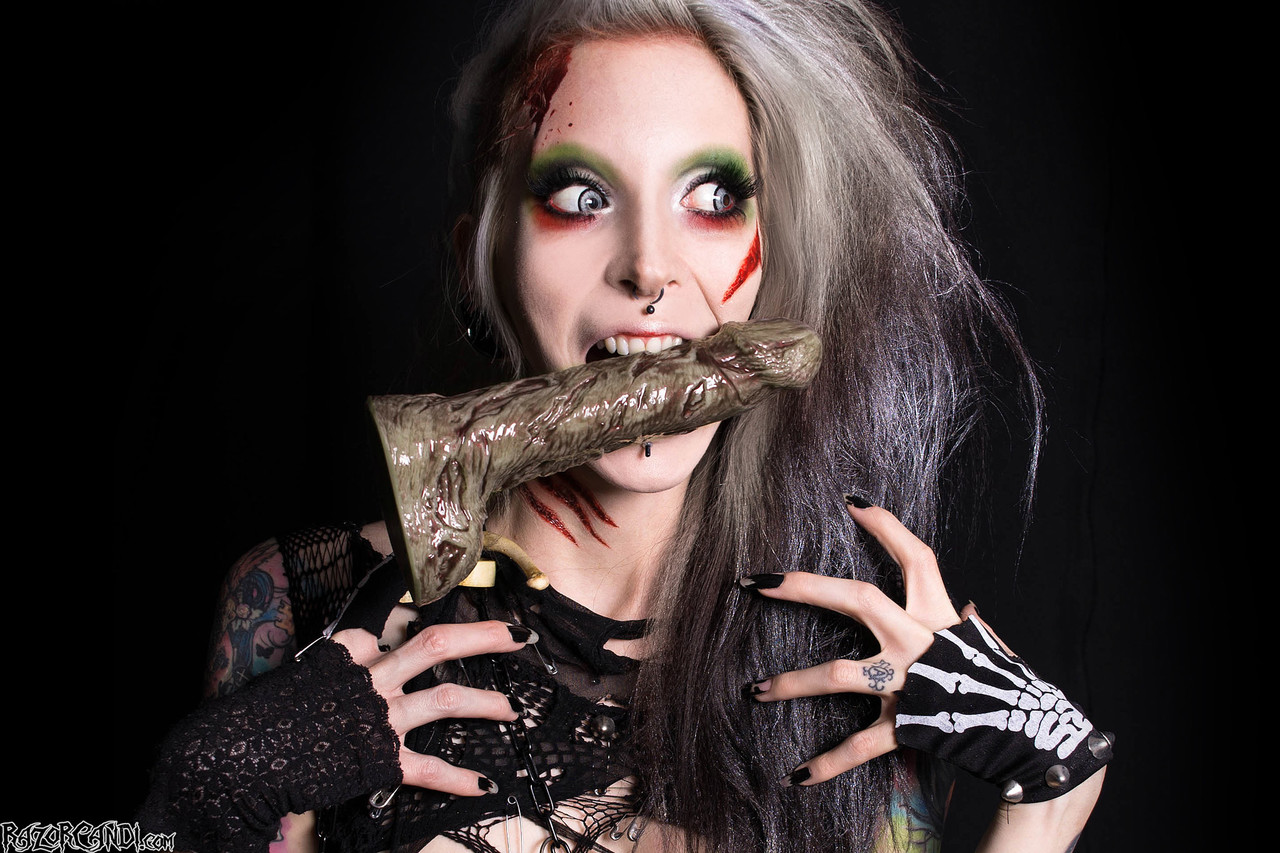 Goth model Razor Candi dildos her pussy while dressed as a Zombie порно фото #423548751