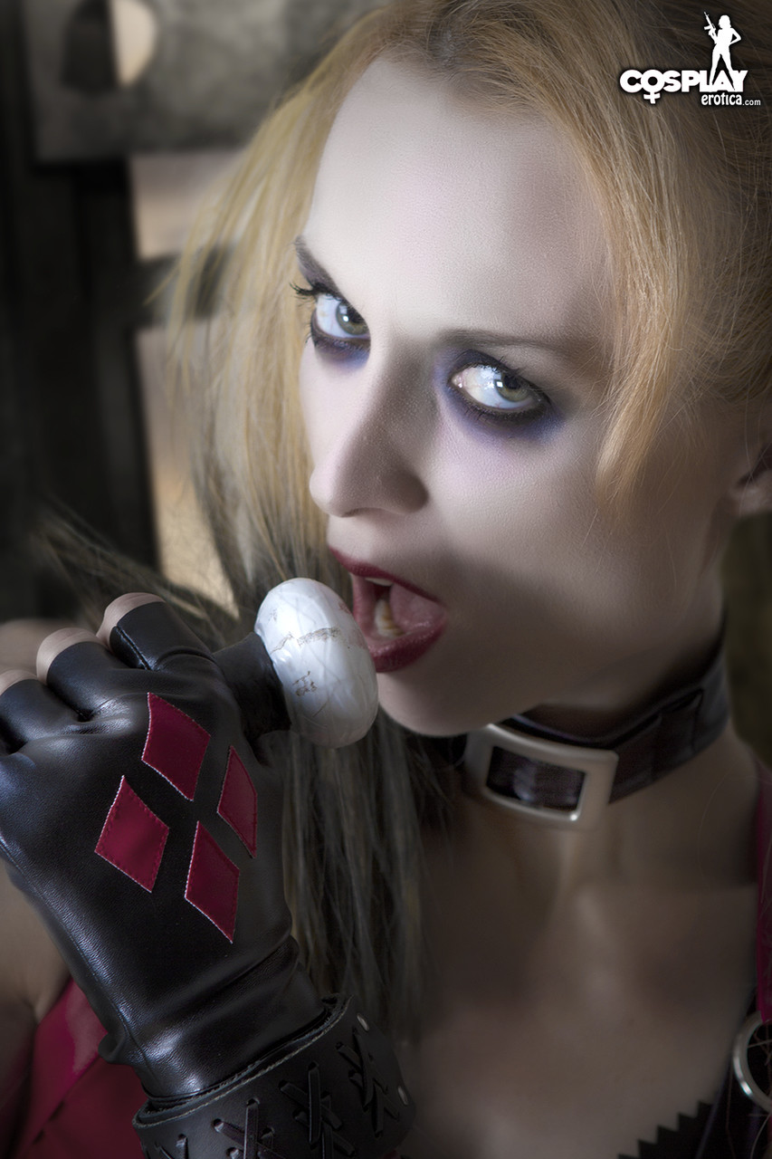 Cosplay enthusiast Harley Quinn hits upon great solo poses porn photo #423033019