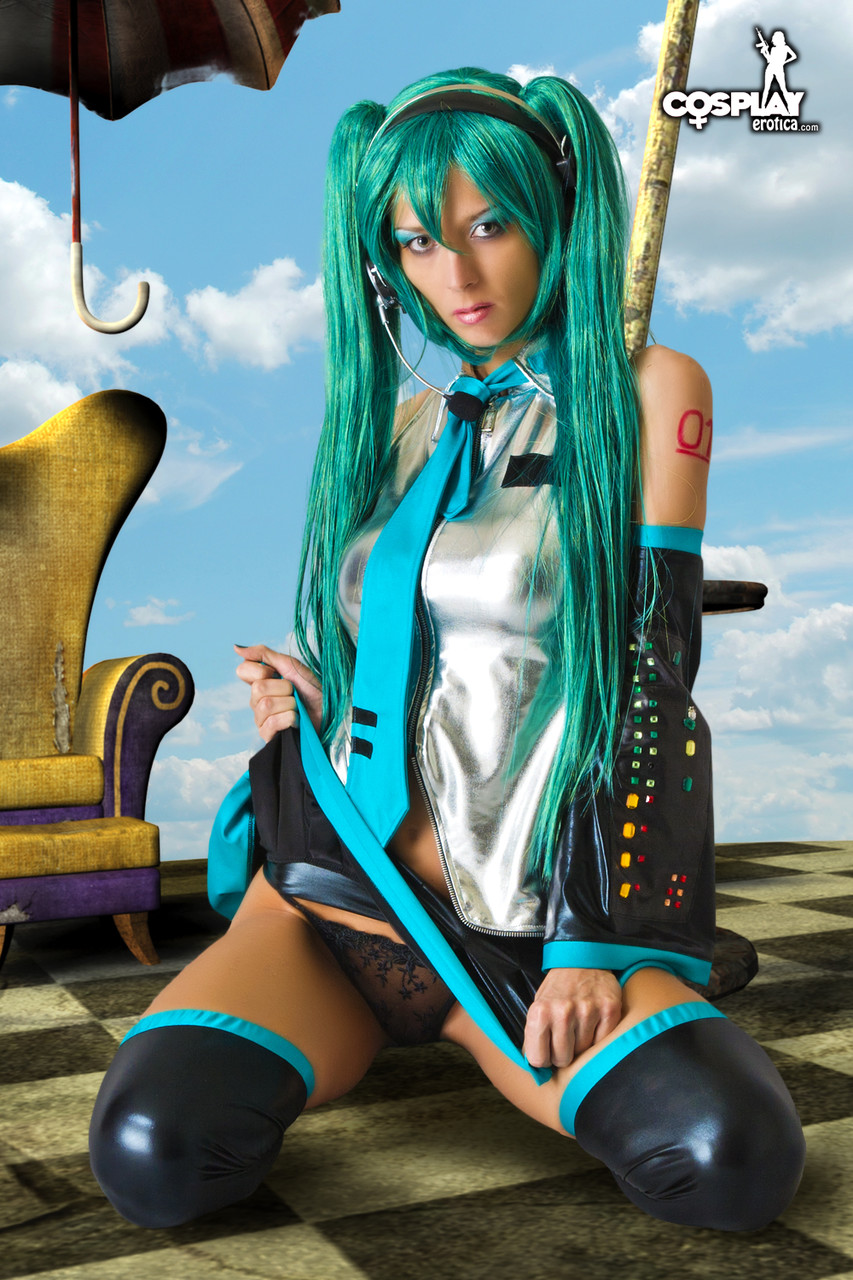 Hot girl works her tits and pussy free of a Hatsune Miku cosplay outfit porno fotoğrafı #428199242