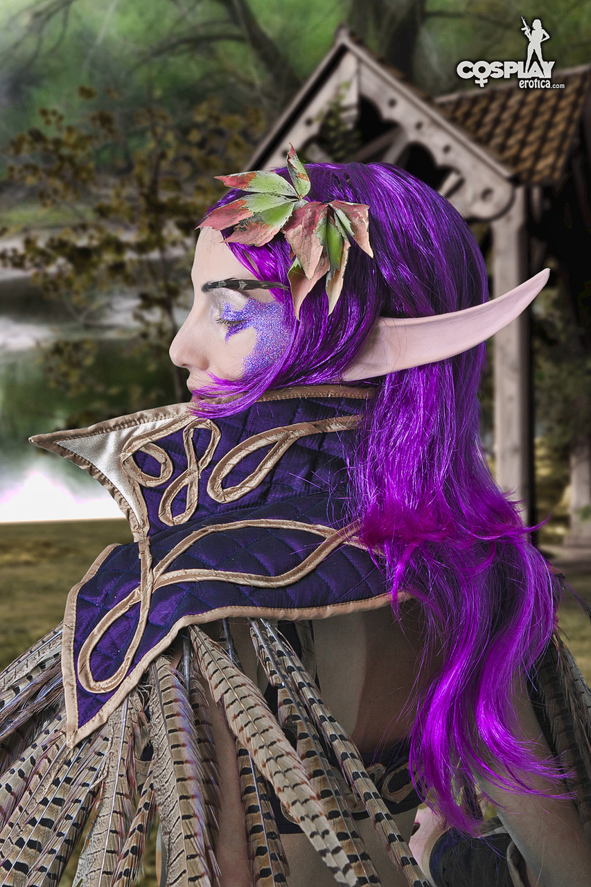 Caucasian girl gets removes her Night elf cosplay clothing 포르노 사진 #428624830