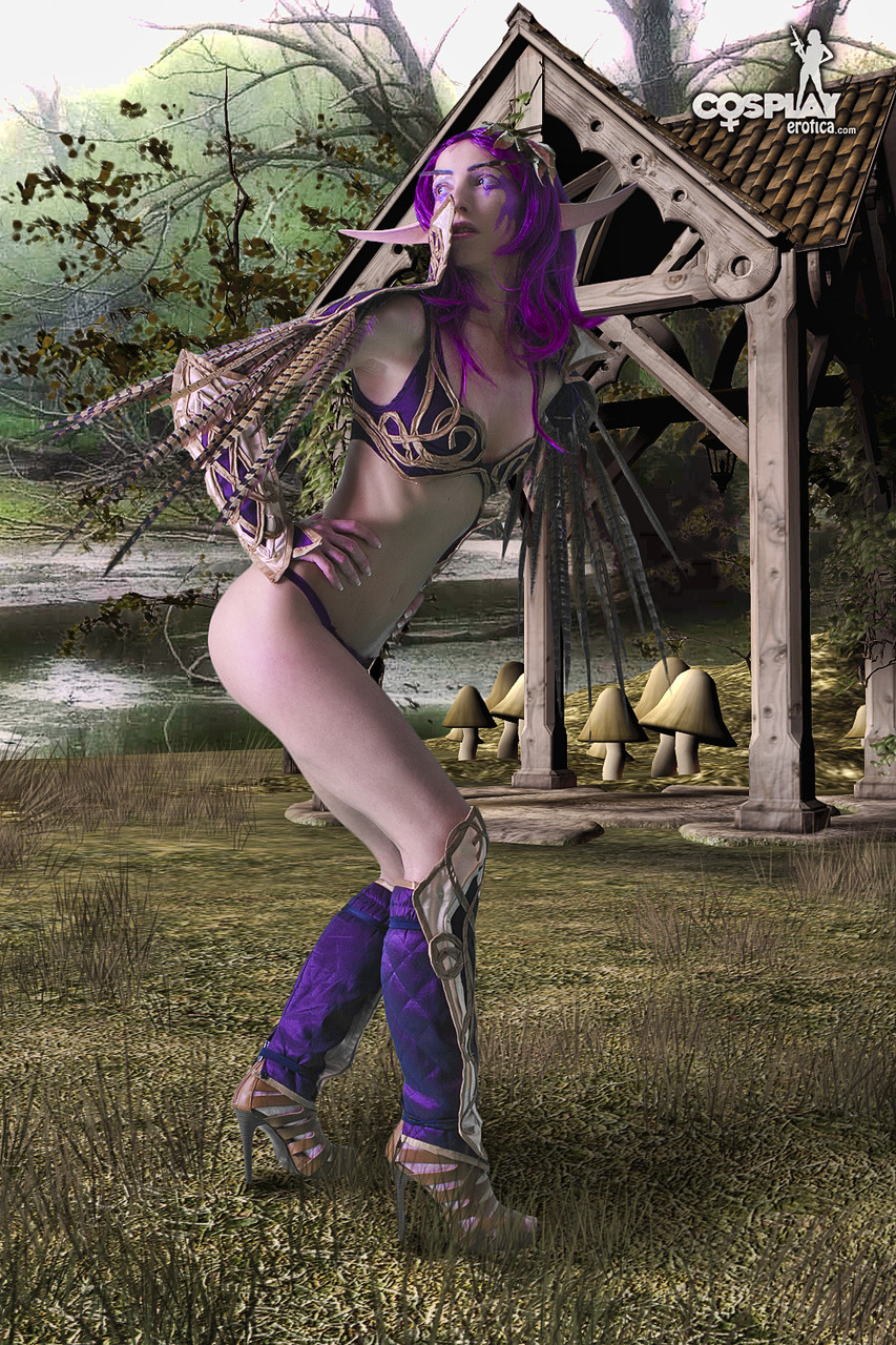 Caucasian girl gets removes her Night elf cosplay clothing foto pornográfica #428624833