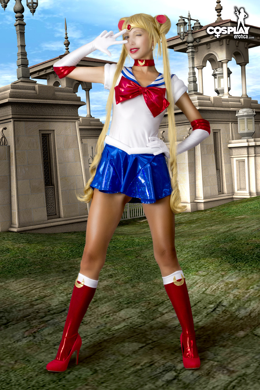 Cute girl models a Sailor Moon outfit before exposing herself 色情照片 #423055260 | Cosplay Erotica Pics, Cosplay, 手机色情