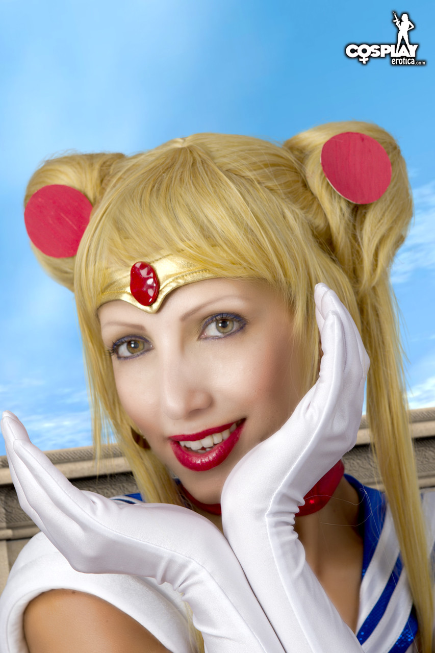 Cute girl models a Sailor Moon outfit before exposing herself porno fotky #423055347