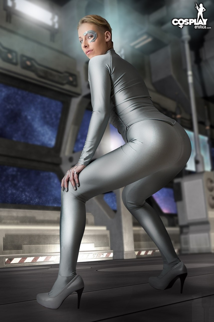 Cosplay enthusiast works her female body parts free of futuristic clothing foto porno #423079908