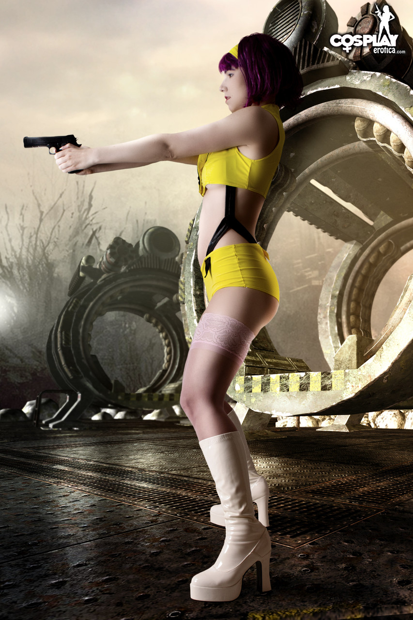 Faye Valentine puts a pistol in her mouth while wearing Cowboy Bebop clothing 色情照片 #423084285 | Cosplay Erotica Pics, Faye Valentine, Cosplay, 手机色情