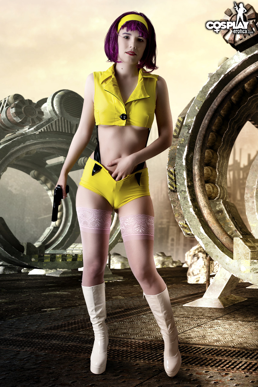 Faye Valentine puts a pistol in her mouth while wearing Cowboy Bebop clothing 色情照片 #423084288 | Cosplay Erotica Pics, Faye Valentine, Cosplay, 手机色情